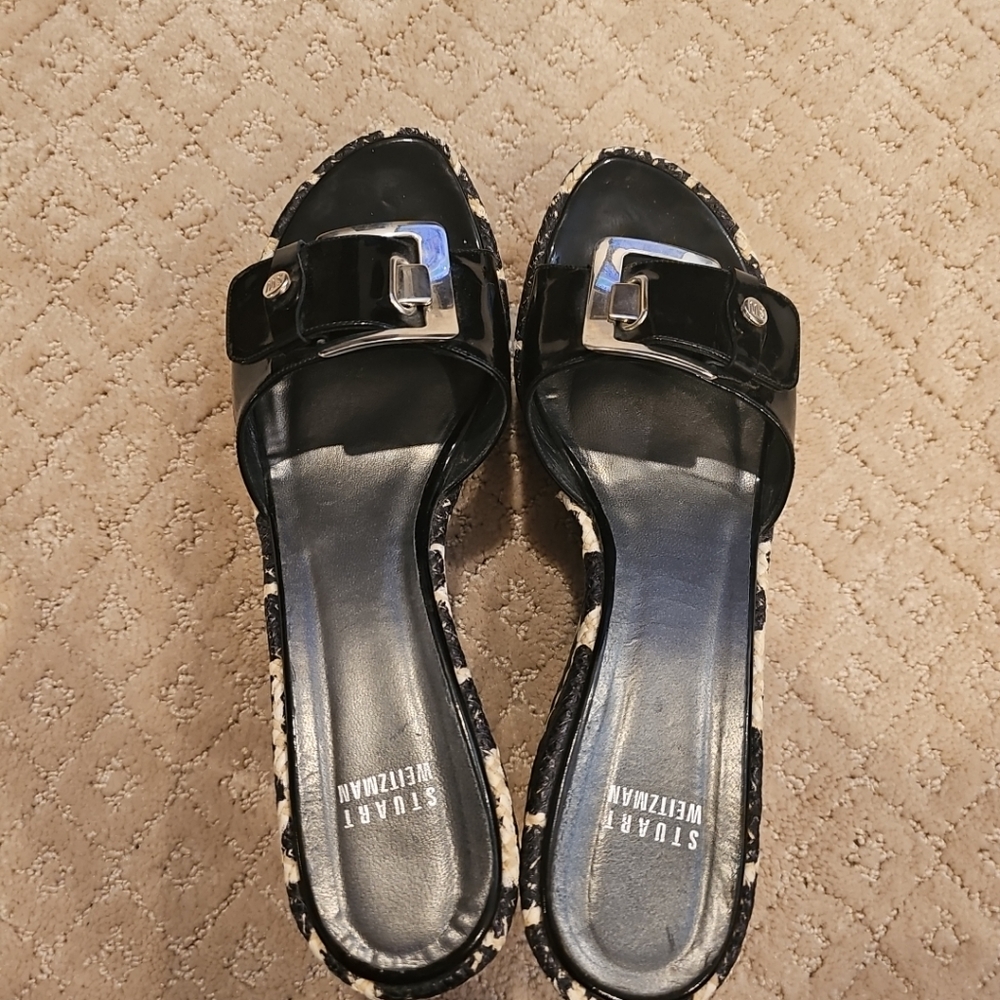 Stuart Weitzman Giraffe Clipper Slides. Black